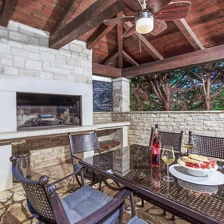 Villa Olea Mare With Private Heated Pool