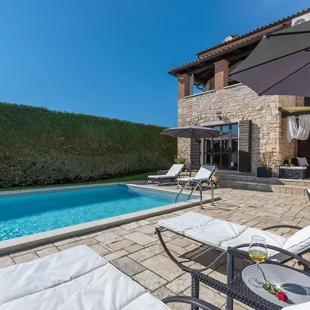 Villa Olea Mare With Private Heated Pool